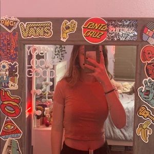 Short sleeve, cropped pink ribbed shirt